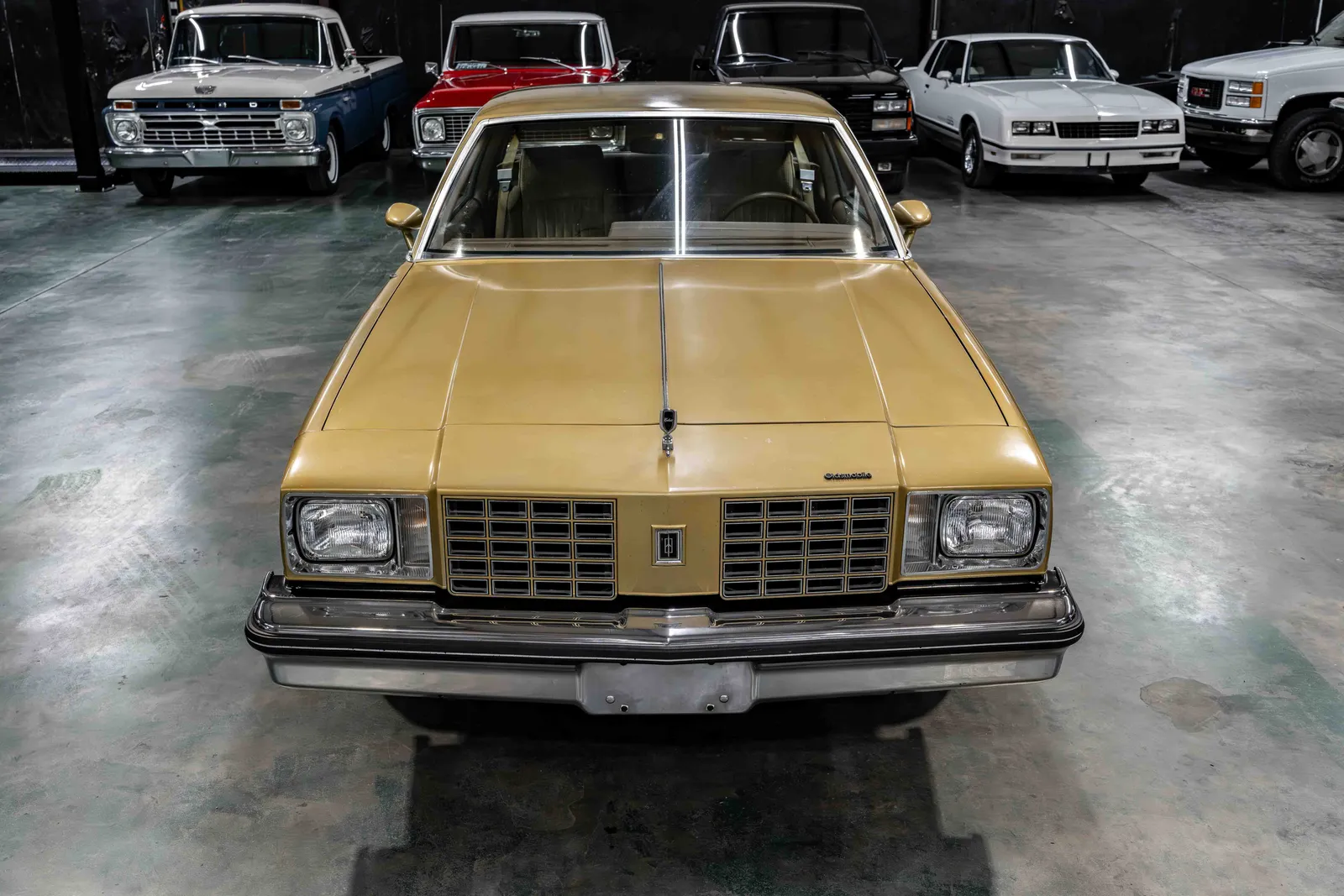 7_1979-Oldsmobile-W30-Black and Gold-536930-43.jpg